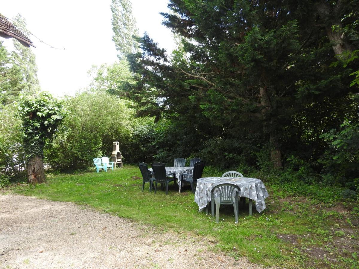 Le Moulin De Saussaye Bed & Breakfast Crouzilles Exterior photo