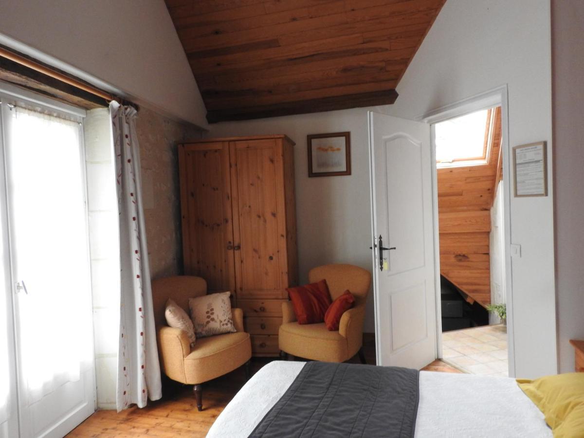 Le Moulin De Saussaye Bed & Breakfast Crouzilles Exterior photo