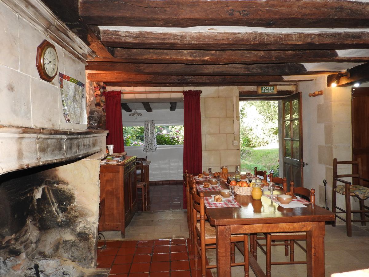 Le Moulin De Saussaye Bed & Breakfast Crouzilles Exterior photo