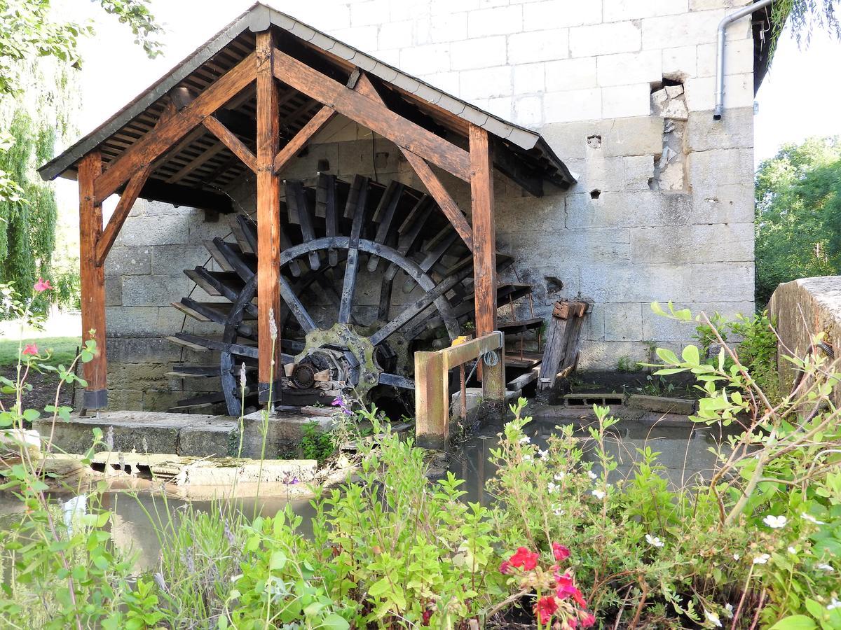 Le Moulin De Saussaye Bed & Breakfast Crouzilles Exterior photo