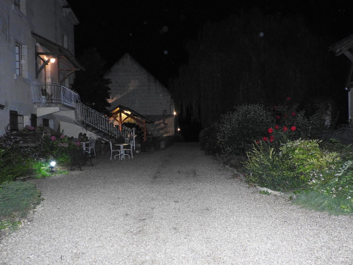 Le Moulin De Saussaye Bed & Breakfast Crouzilles Exterior photo